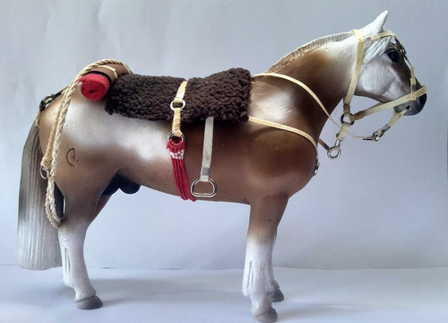 Miniatura De Cavalo Crioulo Encilhado
