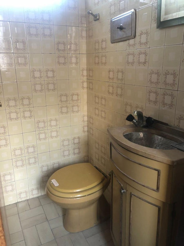Imagen 8 de 8 de Piso De 4 Ambientes Al Frente Con Balcón. Parque Patricios.