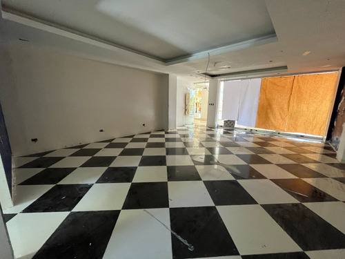 Local Comercial En Alquiler En Piantini En Segundo Nivel De 61.44 M2 