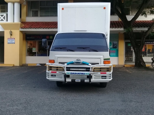 Imagen 2 de 10 de Camiones Serrados Para Mudanza Y Acarreo