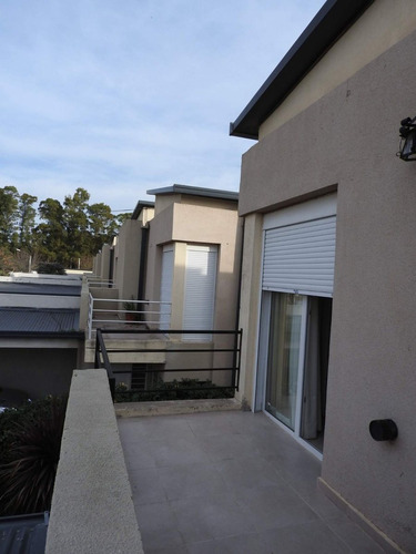 Casa Tipo Dúplex En Hnos D´adam N°975, Procrear