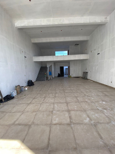Imagem 2 de 11 de Alugo - Excelente Salão Comercial No Centro - Salto De Pirapora/sp Área: 165 M² - Próximo À Praça Da Fonte - Avenida Principal Da Cidade. Salão - Áre - Sl00016 - 71038855