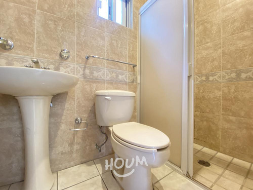 Casa En Jardín Real, Zapopan Con 4 Recámaras, 220 M², Id: 153696