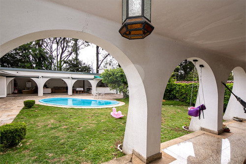 Imagem 10 de 30 de Casa Térrea 5 Dormitórios, Piscina E Jardim - Reo523527