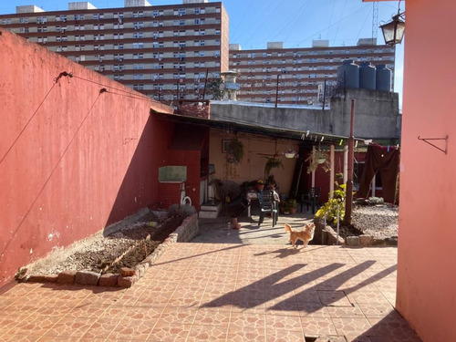 Venta En Aires Puros De Casa 2 Dormitorios En Una Planta Con Fondo Y Jardin 