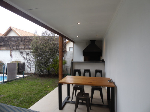 Hermosa Casa En Montes Izarra / Avda. Los Molinos