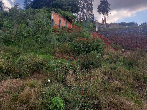 Se Vende Terreno En Pátzcuaro, 11x33 Frente A La Uvaq, Sobre Abarca