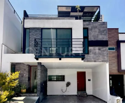 Casa En Venta En Britania La Calera, Puebla.