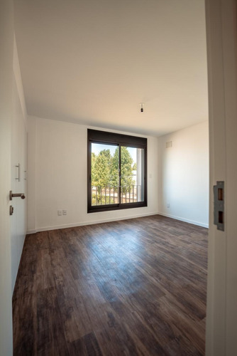 Venta Dúplex De 3 Dormitorios En Barra De Carrasco, Con Una Cómoda Distribución