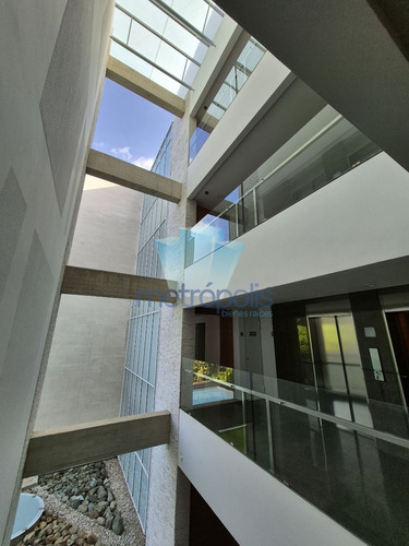 Vendo Fabuloso Apartamento. Los Palos Grandes. Piscina. Impecable. Minimalista.