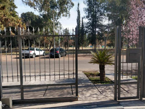 Casa En Venta - 4 Dormitorios 4 Baños - San Rafael
