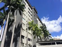 Comprar Tg Apartamento En Remodelación Con Algunos Materiales Para Terminarlo En Venta, Ubicado En Calle Cerrada  En Los Naranjos Del Cafetal 25-8687 Ys