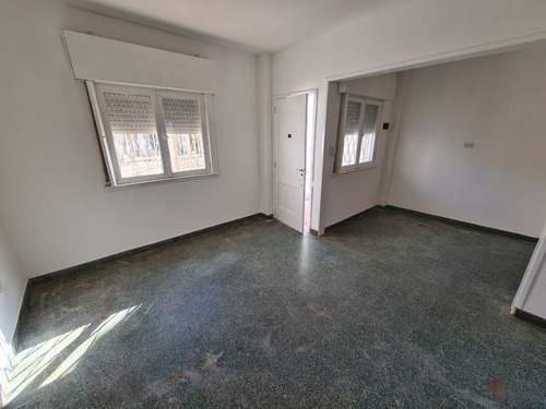 Imagen 6 de 12 de Ph 2 Ambientes C/ Entrada De Auto Y Patio - 43 M² Edificado. - San Justo