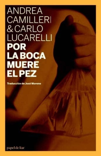 Por La Boca Muere El Pez - Camilleri & Lucarelli, De Camilleri, Andrea. Editorial Papel De Liar, Tapa Blanda En Español, 2011