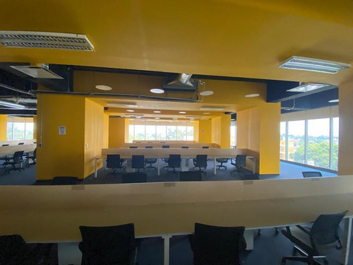 Oficina Plug And Play De 3,439 M² En Renta: Espacio Amplio Y Listo Para Ocuparlo