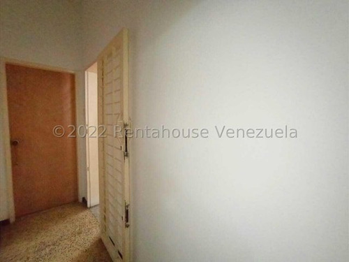 Imagen 8 de 17 de Casa En Venta Urb El Toro, Las Delicias. Maracay 23-10151 Hc