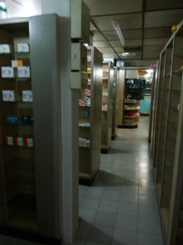 Edificio Con Farmacia