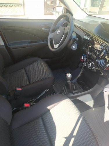 Imagen 9 de 12 de Toyota Etios 2021 1.5 Sedan X