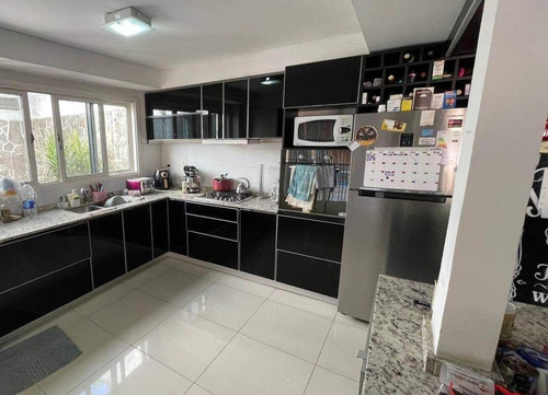 Casa En Venta - 4 Dormitorios 5 Baños - Morón