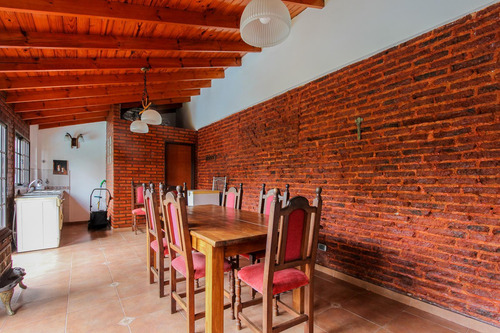 Venta De Casa 5 Ambientes Con Piscina En Haedo Sur