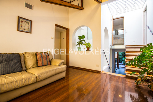Casa En Venta San Carlos De Apoquindo / Paseo Los Domínicos