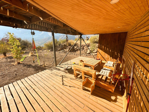 Espectacular Casa En Fundo Con Acceso Controlado Los Andes