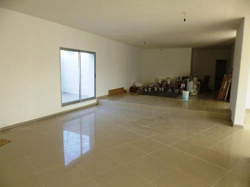 Venta De 3 Locales Comerciales A Estrenar En Buceo Frente Plaza Italia
