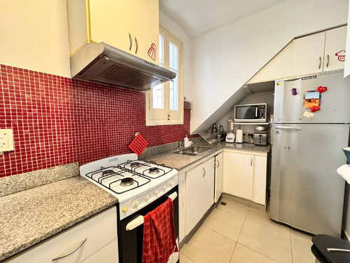 Venta - Casa Pasillo A 2 Cuadras Del Río. 3 Dormitorios Y Patio. Alquila Cochera En Edificio Al Lado
