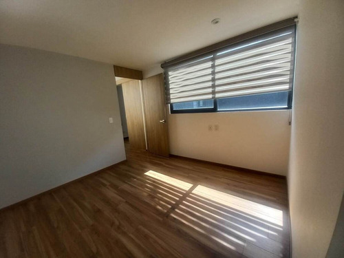 Casa En Venta En El Refugio, 3 Recámaras, 2.5 Baños, Alberca, 2 Autos, Lujo!