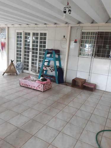 Imagem 4 de 29 de Casa A 10 Min Shopping Flamboyant Com 3 Quartos E 1 Suite