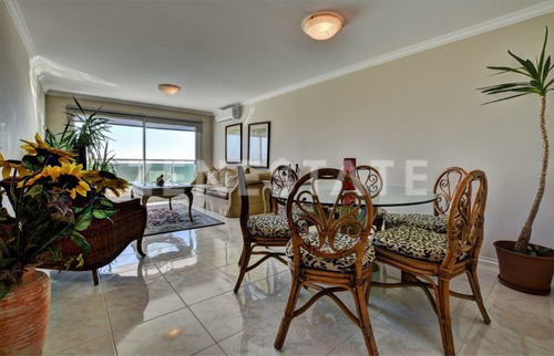 Venta De Apartamento 3 Dormitorios En Playa Mansa,