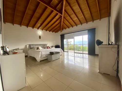 Vendemos Casa Con Apartamento Incluido En Poblado - La Cola Del Zorro