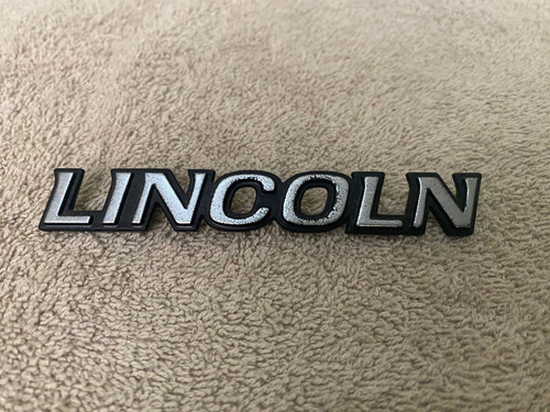 Emblema Ford Lincoln Pequeño 12.5cm De Ancho X 1.8cm De Alto