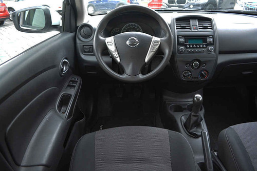 Imagen 12 de 13 de Nissan Versa 2016 4p Sense L4/1.6 Man
