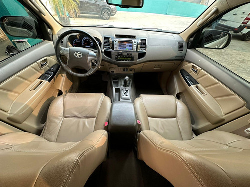 Toyota Hilux SW4 SRV D4-D 4x4 3.0 TDI Dies. Aut