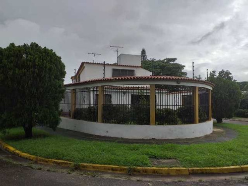 Casa En Lomas Del Este, Valencia En Venta - Inmobiliaria Maggi 040