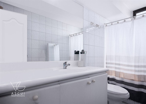 Gran Distribución Y Ubicación. Seguro Y Bonito Condominio.