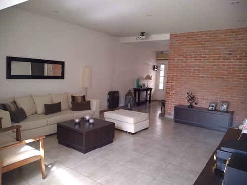 Venta Casa La Plata, Villa Elvira, 3 Dormitorios, Pileta, Parque, Gge X 2