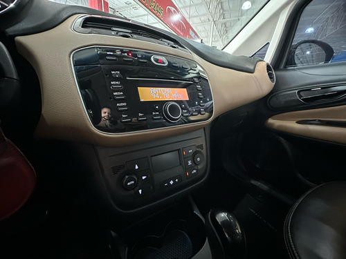 Fiat Linea 1.8 16v Absolute Flex Dualogic 4p