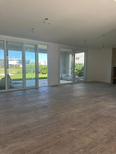 Venta Excelente Casa Al Agua - Virazon 7 Ambiente