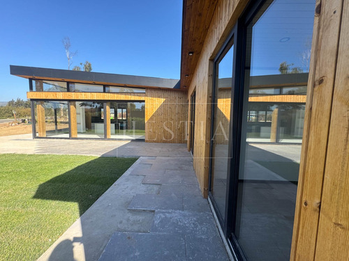 Casa Nueva De Excelentes Terminaciones En Seguro Condominio