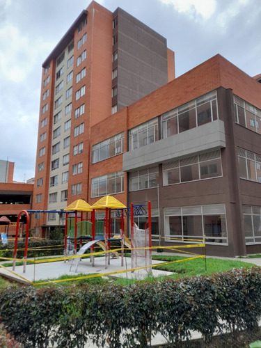 Moderno Apartamento Completamente Nuevo, Sin Hipoteca,deal Tanto Para Vivir Como Para Invertir.