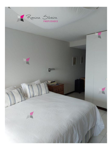 Imagen 11 de 23 de Venta De Apartamento De 3 Dormitorios Frente Al Mar En Edificio Tiburon En Punta Del Este