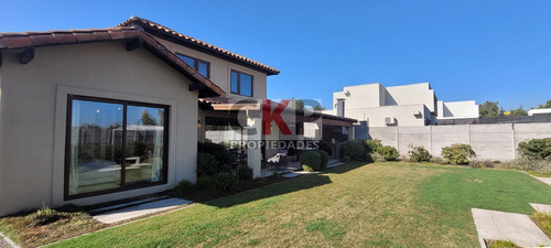 Casa Estilo Chilena En Condominio