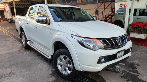 Mitsubishi L200 2.4 Cabina Doble 4x2 Mt