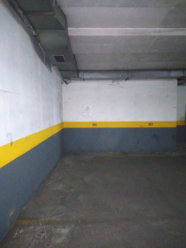 Amplio Estacionamiento, Cercano Metro