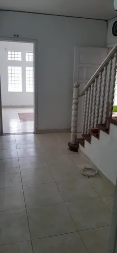 Casa De 3 Pisos Estilo Ingles