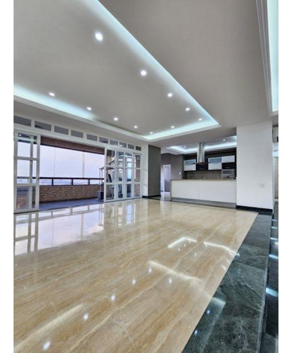 En Venta Penthouse En Res. La Tahona Baruta