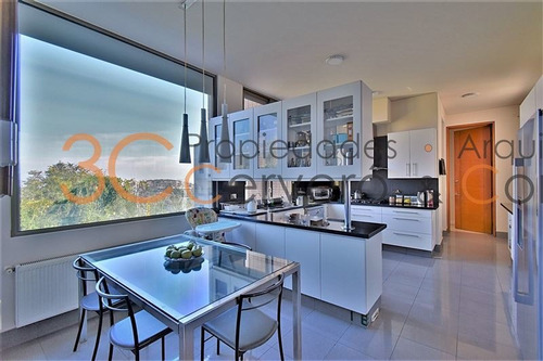 Casa En Venta De 4 Dorm. En Lo Barnechea