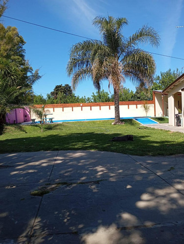 Casa En Venta - 4 Dormitorios 3 Baños - 9 De Abril